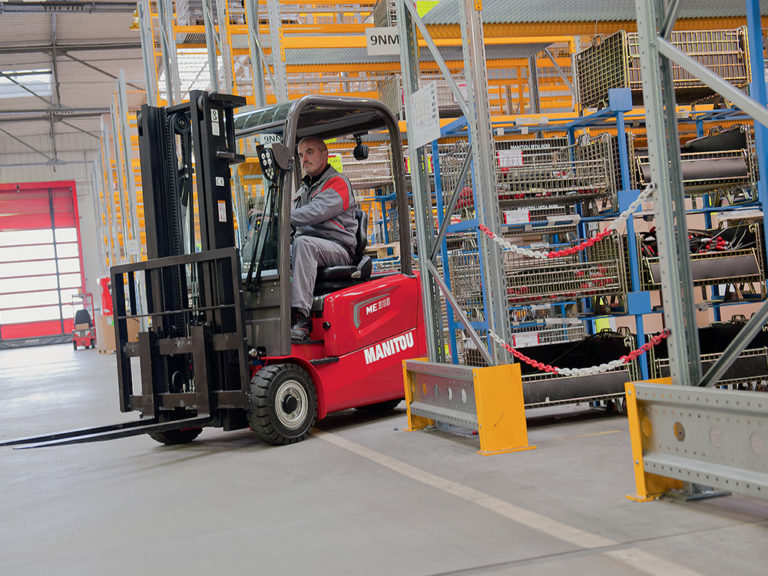 Découvrez le chariot à mât industriel électrique MANITOU ME