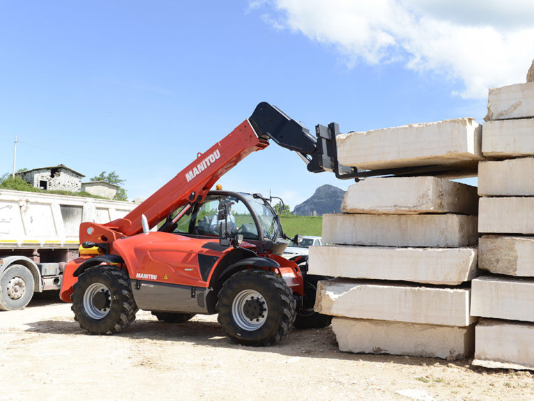 Découvrez le chariot télescopique grande capacité MANITOU MHT