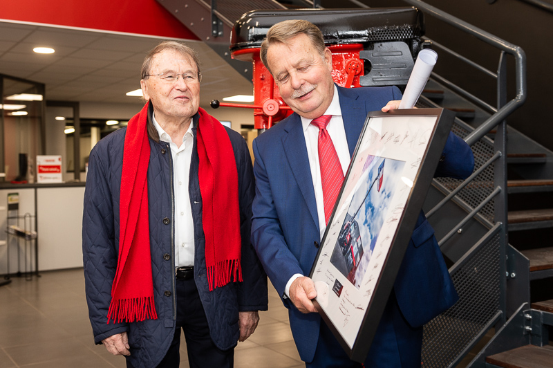 Remise d'un souvenir SOFIMA par Jean-Philippe BONNAY