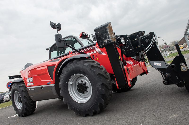 Remise de clés officielle MANITOU MT1840 à notre fidèle client AMBS