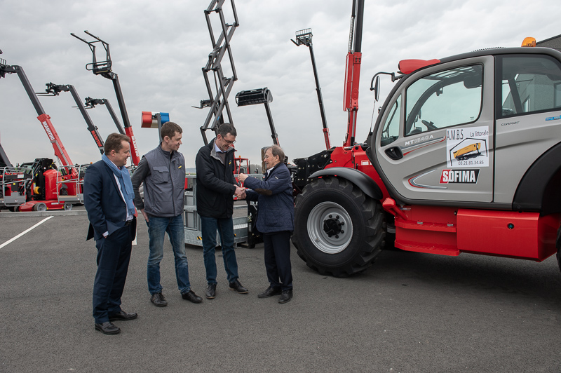 Remise de clés officielle MANITOU MT1840 à notre fidèle client AMBS