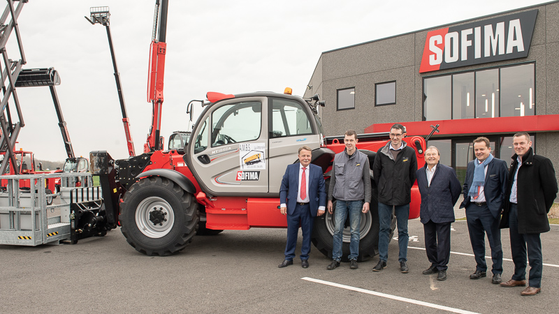 Remise de clés officielle MANITOU MT1840 à notre fidèle client AMBS