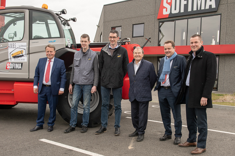 Remise de clés officielle MANITOU MT1840 à notre fidèle client AMBS