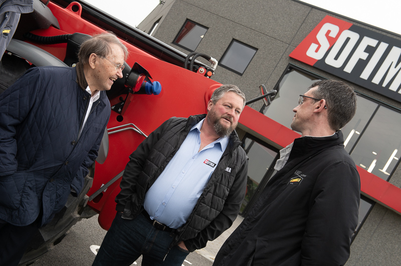 Remise de clés officielle MANITOU MT1840 à notre fidèle client AMBS