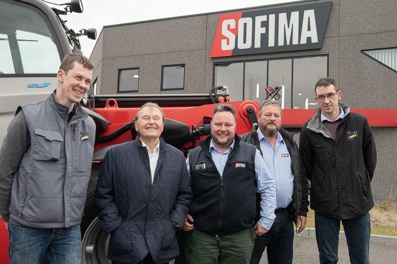 Remise de clés officielle MANITOU MT1840 à notre fidèle client AMBS