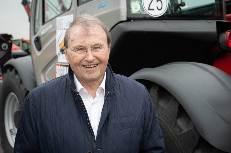 Remise de clés officielle MANITOU MT1840 à notre fidèle client AMBS