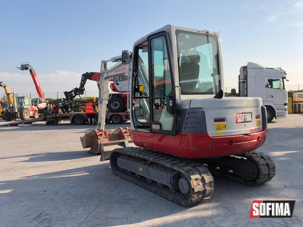 TAKEUCHI TB250 - Mini pelle - OCCASION