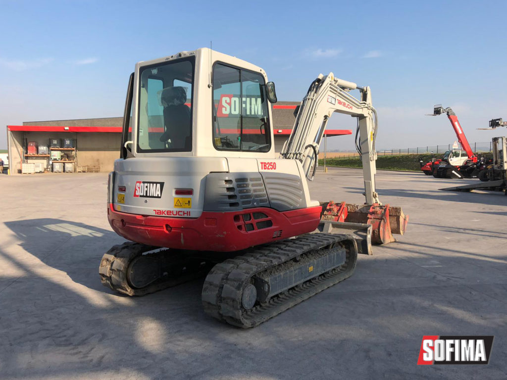 TAKEUCHI TB250 - Mini pelle - OCCASION