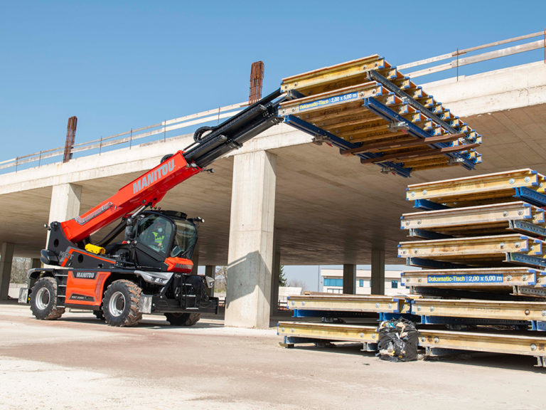 Chariot_telescopique_rotatif_manitou_MRT_fourche